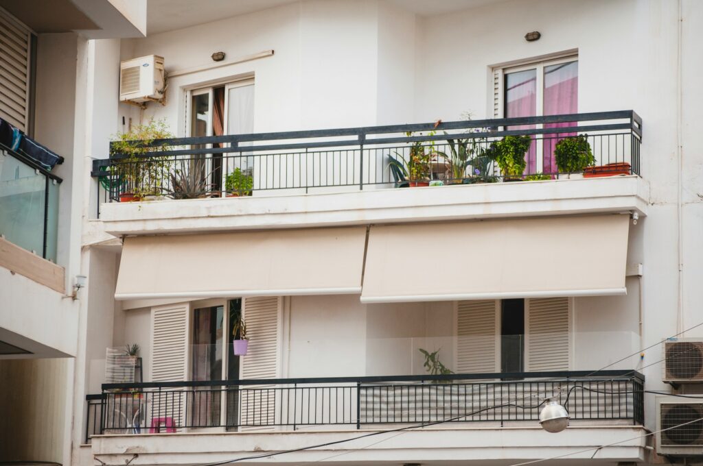 balcony outdoor blinds rain